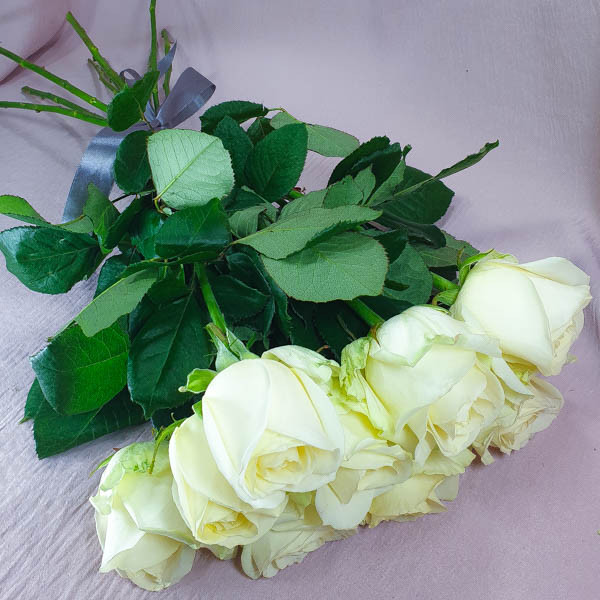Букет из белых роз (50-60 см)